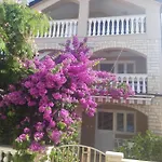 شقة Centar