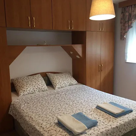 Apartment Petrcane